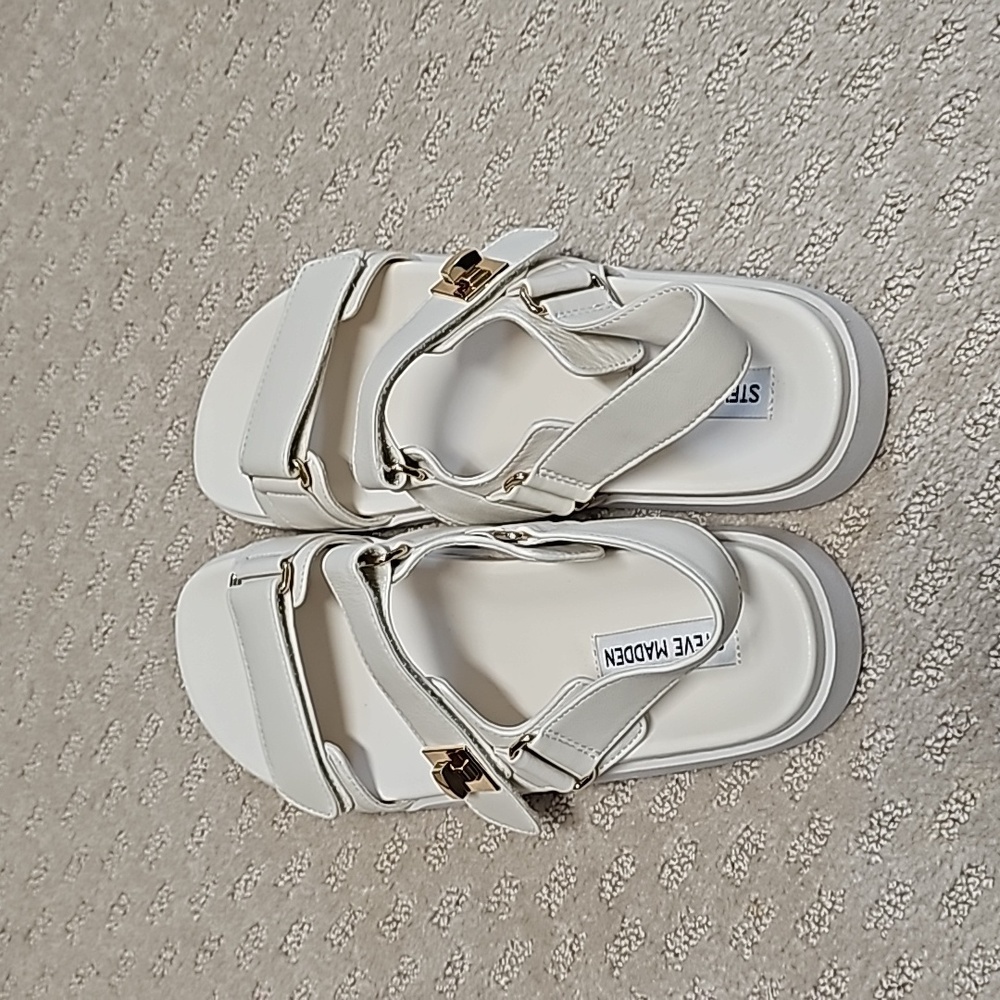 Shoes - Picture 4 of 4